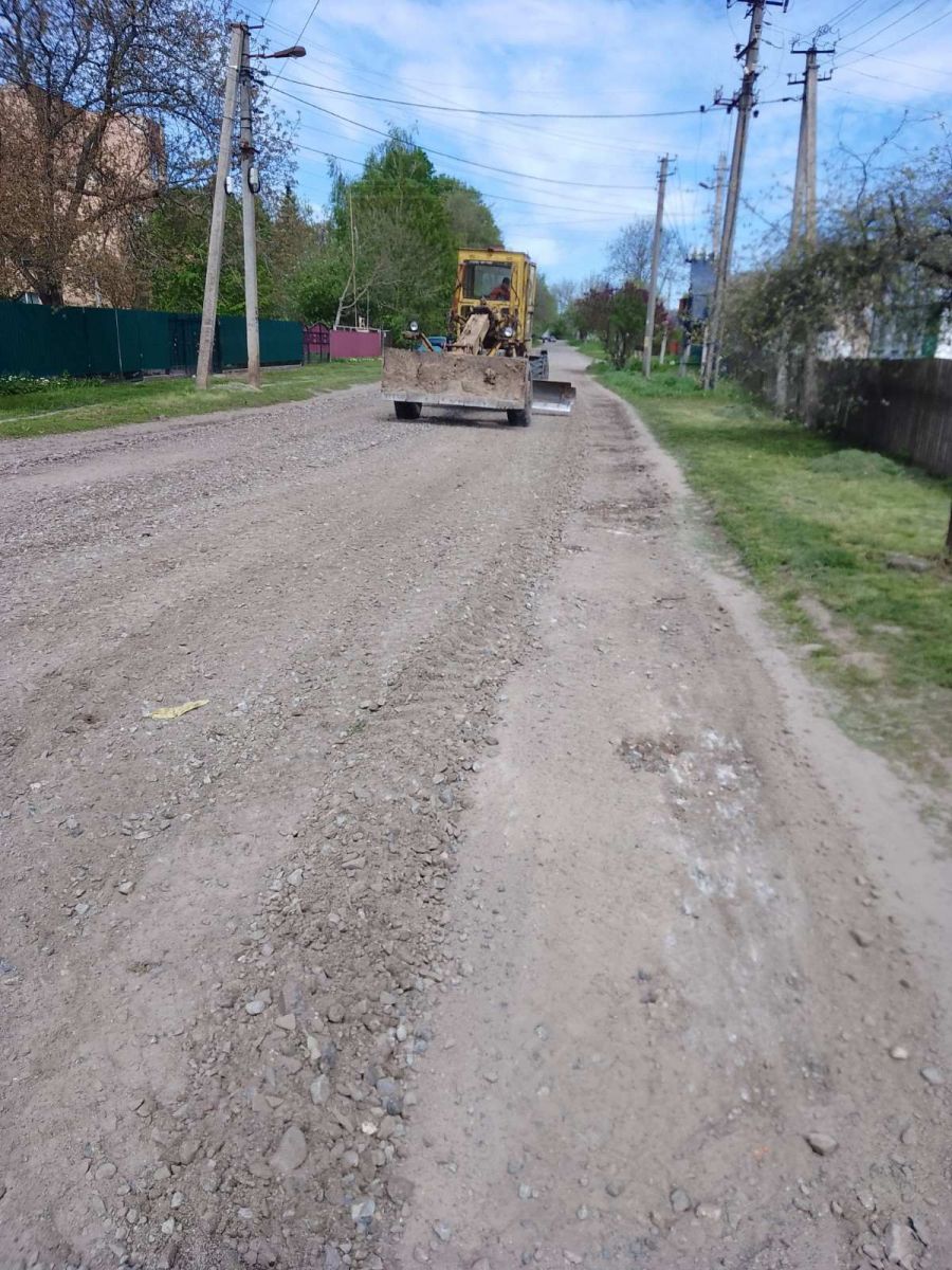 Продовжуються поточні ремонти доріг