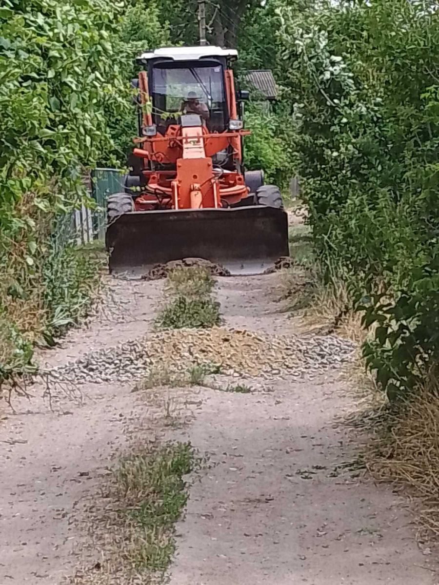 Грейдерування доріг триває