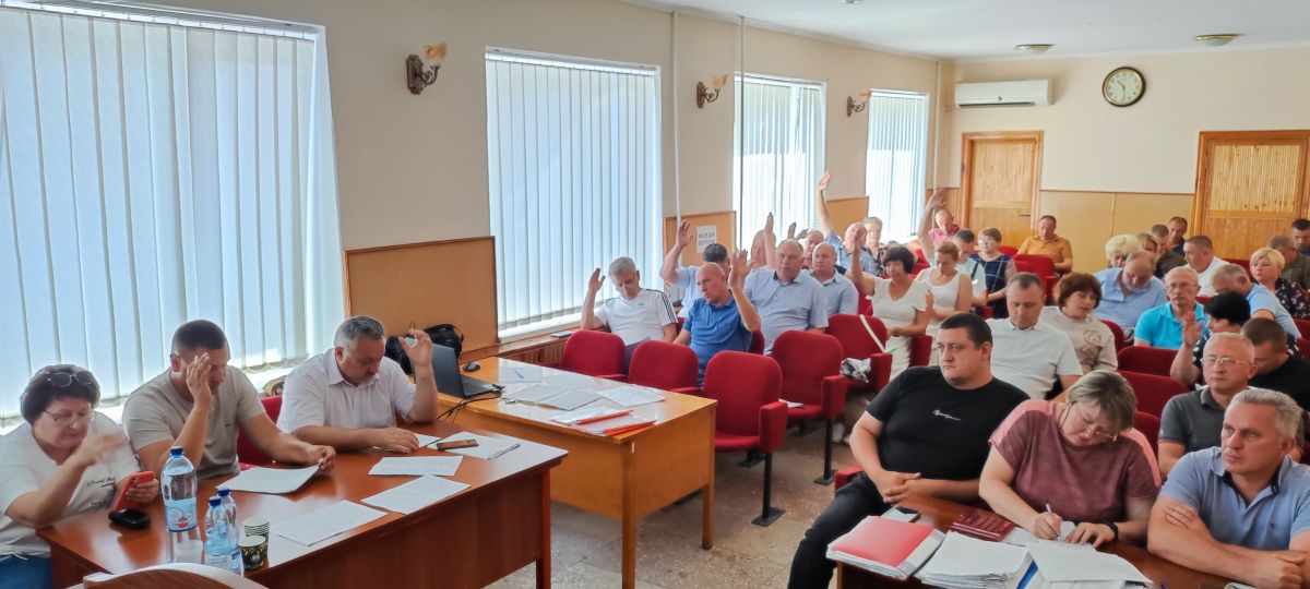 ДЕПУТАТИ ЗІБРАЛИСЯ НА 44 СЕСІЮ КАМ’ЯНСЬКОЇ МІСЬКОЇ РАДИ