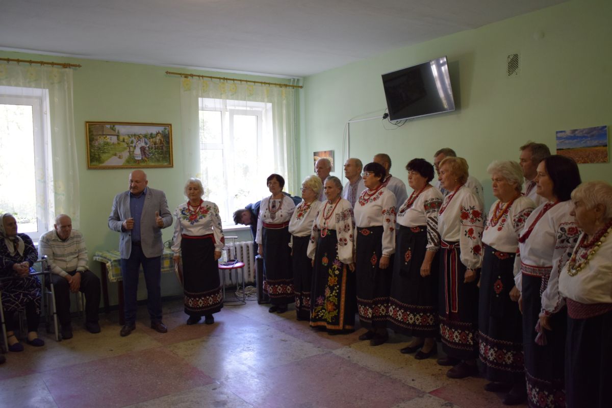 Міський голова привітав людей похилого віку зі святом
